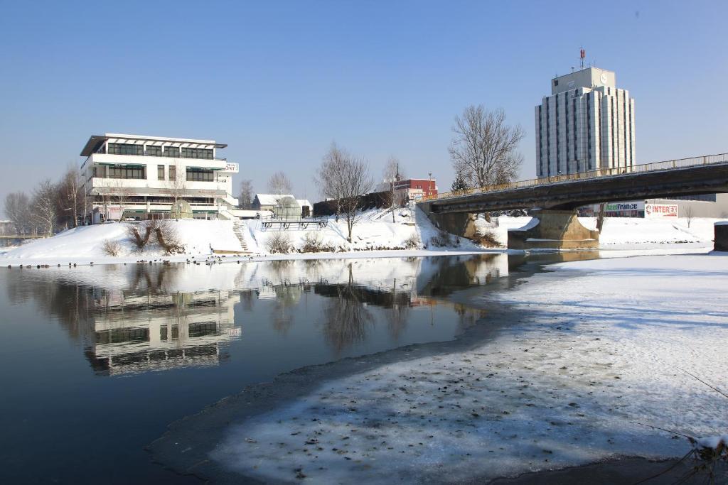 Hotel Le Pont Prijedor Exterior foto